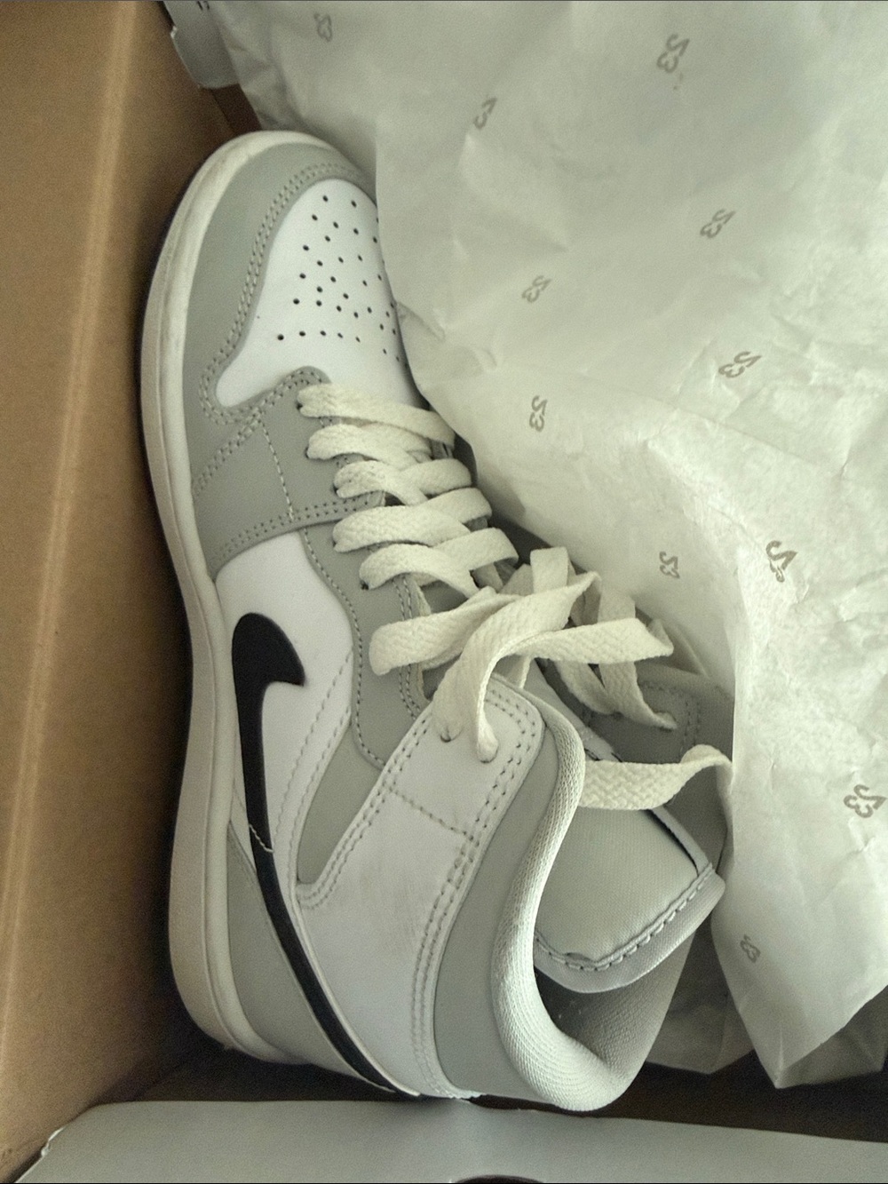 2021 Wmns Air Jordan 1 Mid 'Grey Fog' - Picture 3 of 10